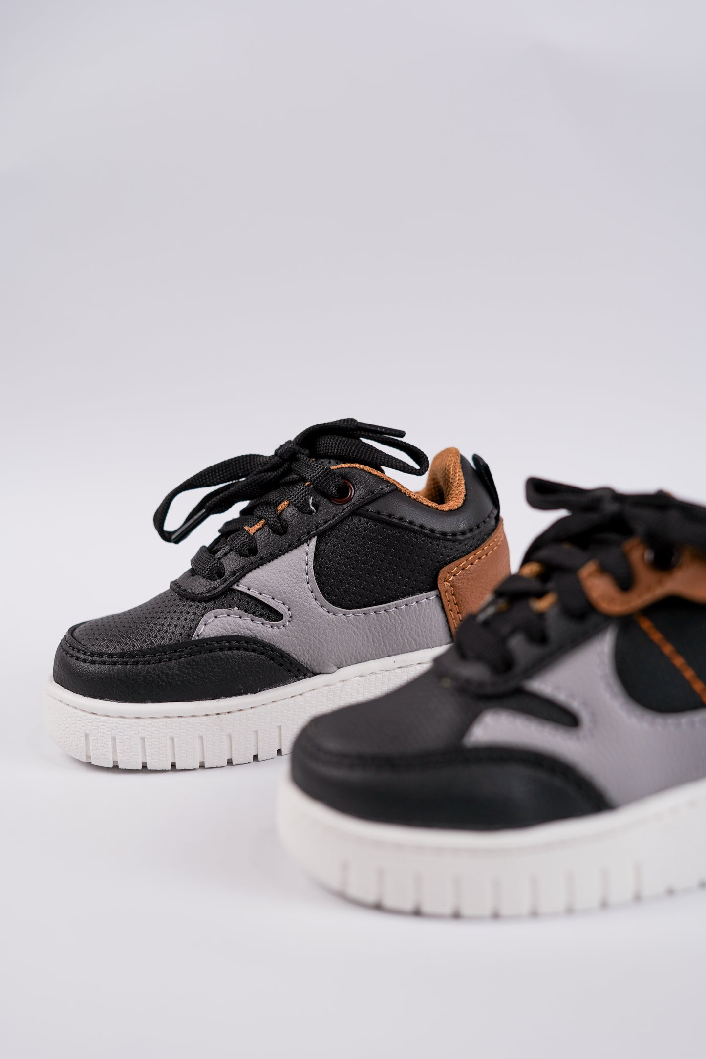 Calzado Negro-Gris-Miel