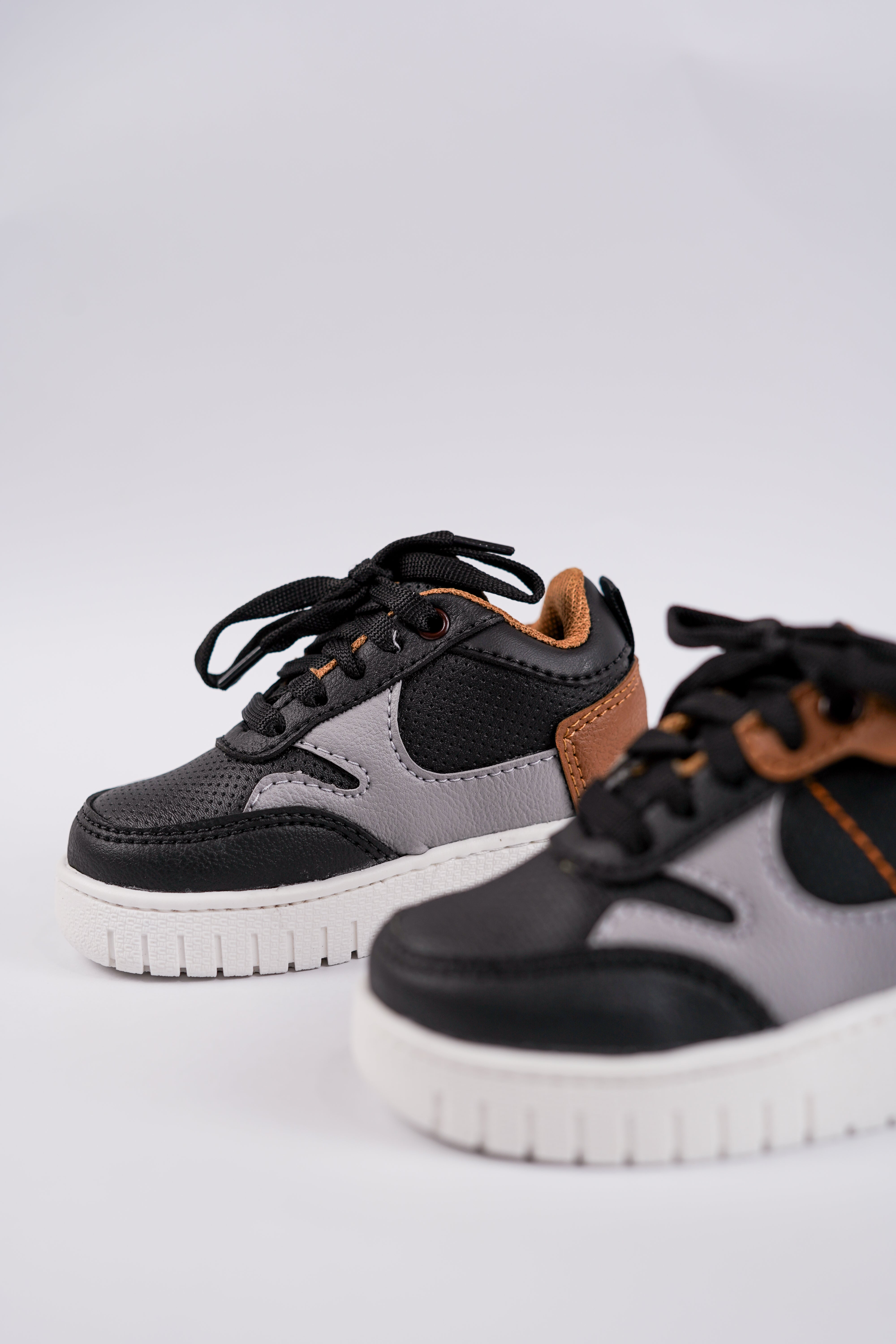 Calzado Negro-Gris-Miel