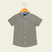 Camisa de líneas Negras