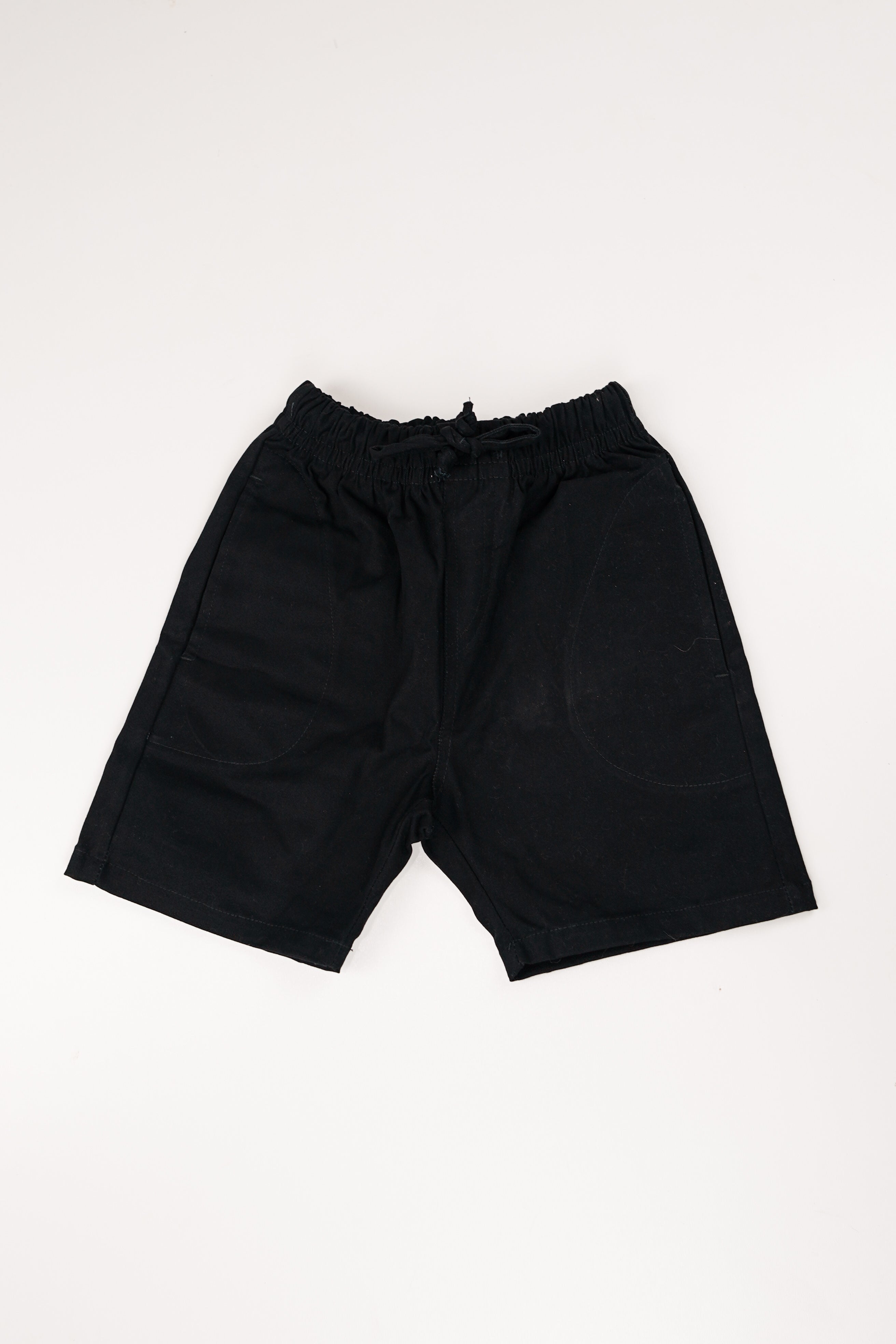 Bermuda negra de cordón