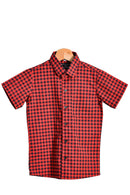 Conjunto camisa cuadros rojos.