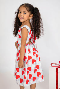 Vestido de corazones rojos y blancos